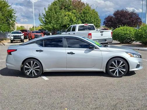 2022 Nissan Altima SR FWD