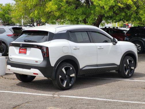Aspen White Tricoat 2025 Nissan Kicks SR