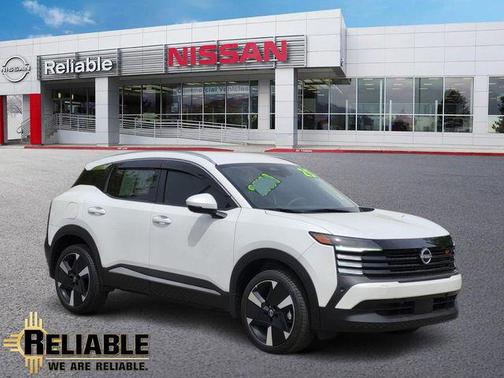 Aspen White Tricoat 2025 Nissan Kicks SR