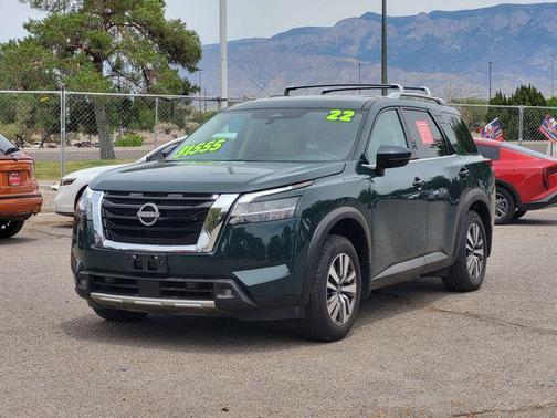 Obsidian Green Pearl 2022 Nissan Pathfinder SL 2WD