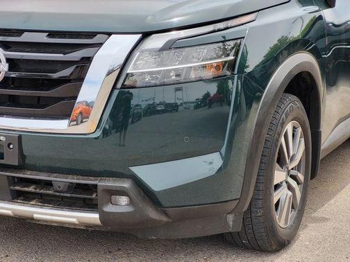 Obsidian Green Pearl 2022 Nissan Pathfinder SL 2WD