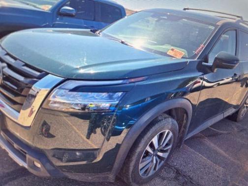 Obsidian Green Pearl 2022 Nissan Pathfinder SL 2WD