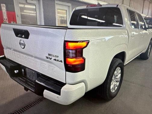 Glacier White 2024 Nissan Frontier SV