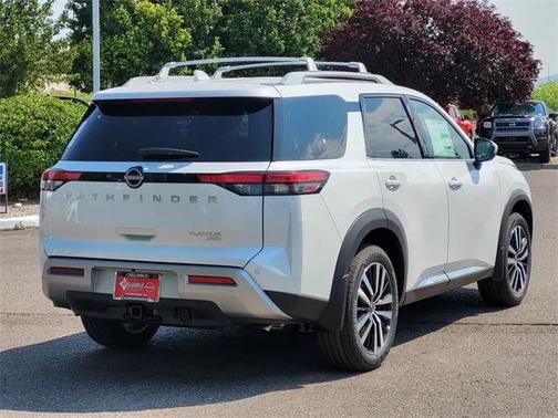 2025 Nissan Pathfinder Platinum 4WD