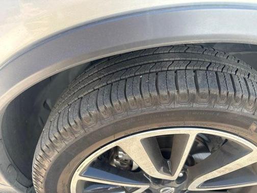 Brilliant Silver Metallic 2019 Nissan Rogue SL