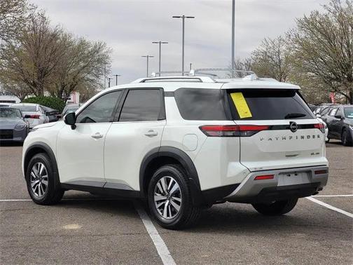 2022 Nissan Pathfinder SL 4WD