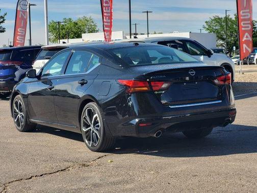 Super Black 2023 Nissan Altima SR FWD