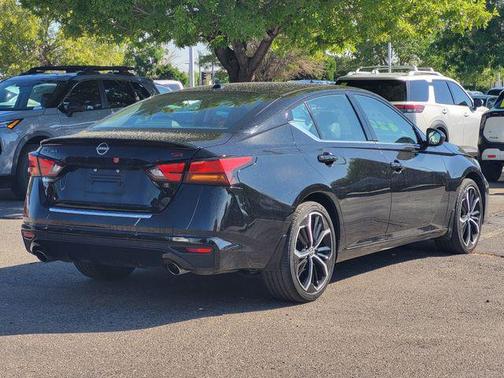 Super Black 2023 Nissan Altima SR FWD