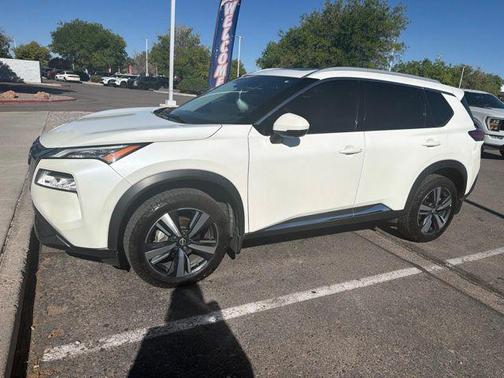 Pearl White Tricoat 2023 Nissan Rogue SL