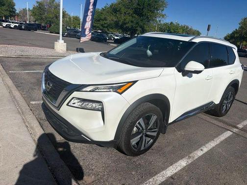 Pearl White Tricoat 2023 Nissan Rogue SL