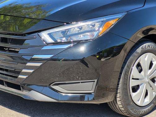 Super Black Metallic 2025 Nissan Versa 1.6 S