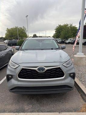Silver 2023 Toyota Highlander Hybrid XLE