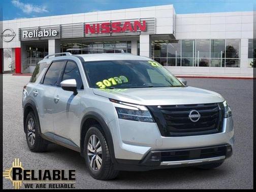 Brilliant Silver Metallic 2022 Nissan Pathfinder SL 2WD