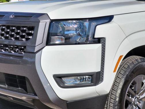 Glacier White 2025 Nissan Frontier SV