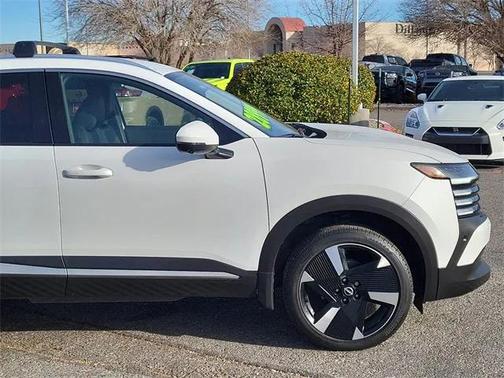 2025 Nissan Kicks SR