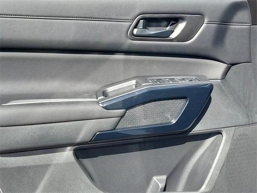 2025 Nissan Pathfinder SV FWD