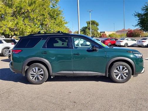 2024 Nissan Pathfinder SL 4WD