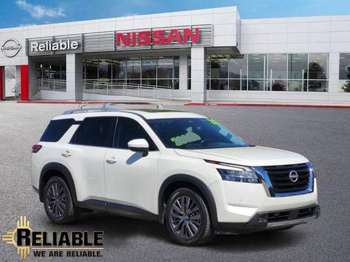 Pearl White Tricoat 2022 Nissan Pathfinder SL 4WD