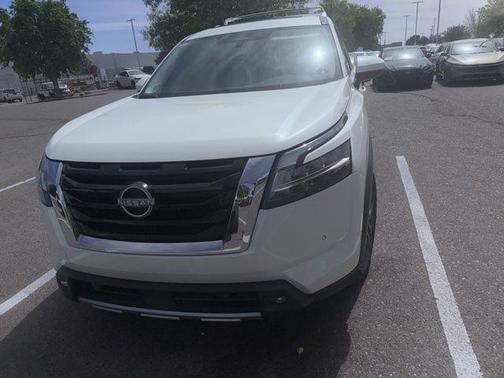 Pearl White Tricoat 2022 Nissan Pathfinder SL 4WD