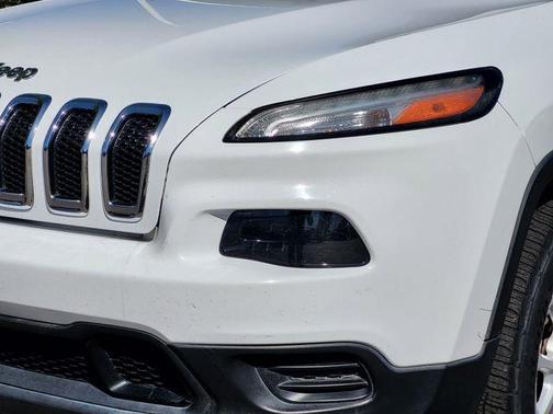 Bright White Clearcoat 2017 Jeep Cherokee Sport