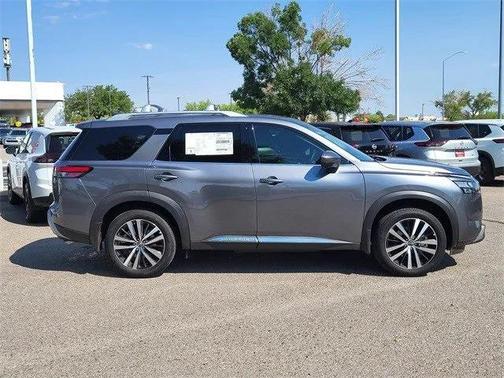 2025 Nissan Pathfinder Platinum FWD