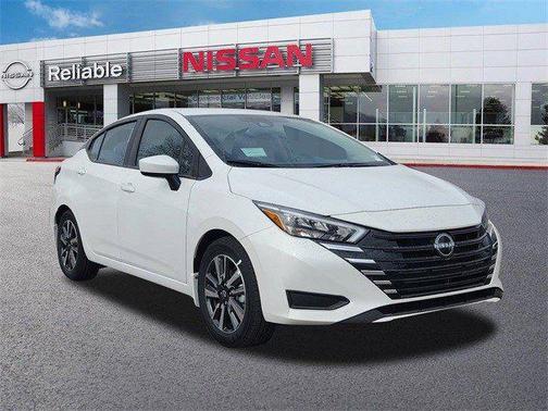 Aspen White Tricoat 2025 Nissan Versa 1.6 SV