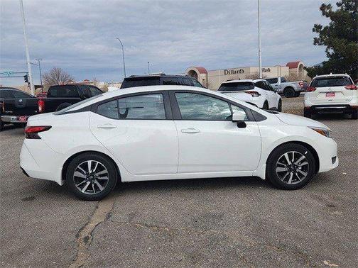 Aspen White Tricoat 2025 Nissan Versa 1.6 SV