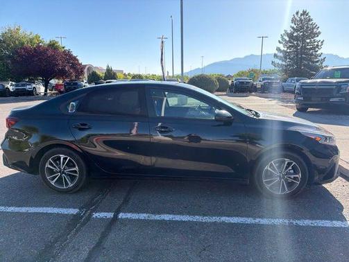 Aurora Black 2024 Kia Forte LXS