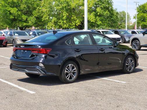 Aurora Black 2024 Kia Forte LXS