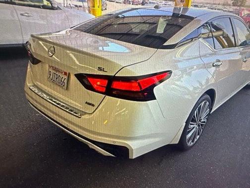 Pearl White 2023 Nissan Altima 2.5 SL