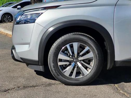 2023 Nissan Pathfinder SL 4WD
