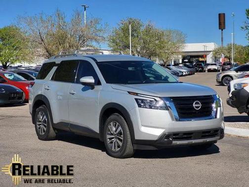 2023 Nissan Pathfinder SL 4WD