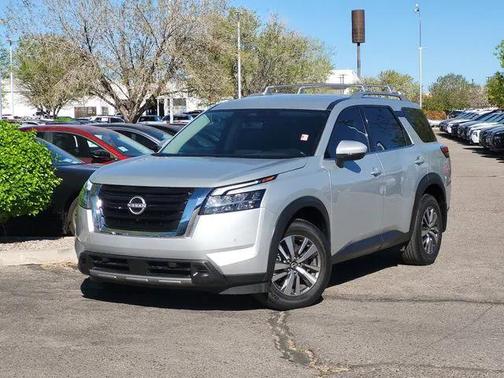 2023 Nissan Pathfinder SL 4WD