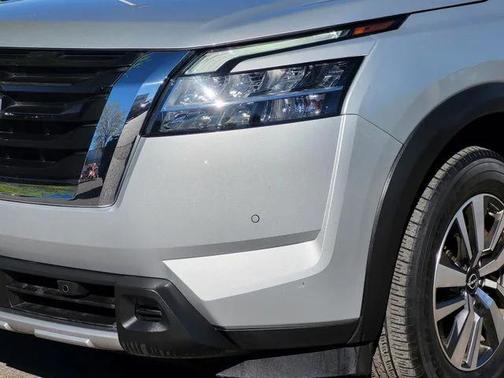 2023 Nissan Pathfinder SL 4WD