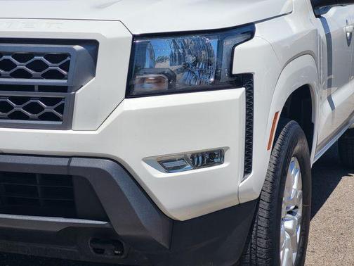 Glacier White 2024 Nissan Frontier SV