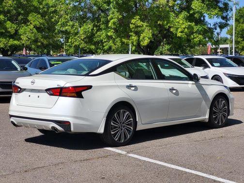 Pearl White 2025 Nissan Altima 2.5 SL