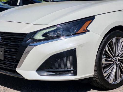 Pearl White 2025 Nissan Altima 2.5 SL