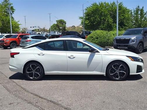 2023 Nissan Altima SR FWD