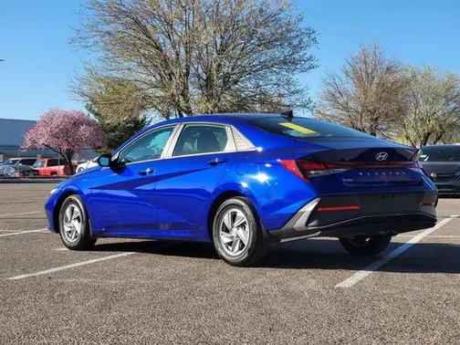 2024 Hyundai ELANTRA SE