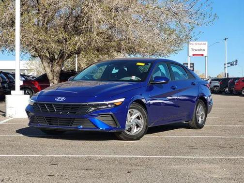 2024 Hyundai ELANTRA SE