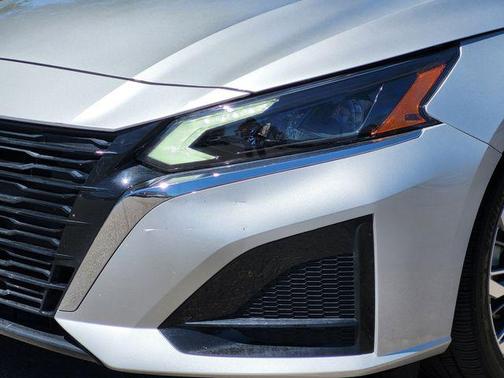 Brilliant Silver Metallic 2023 Nissan Altima 2.5 SL