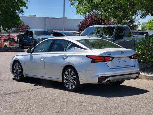Brilliant Silver Metallic 2023 Nissan Altima 2.5 SL