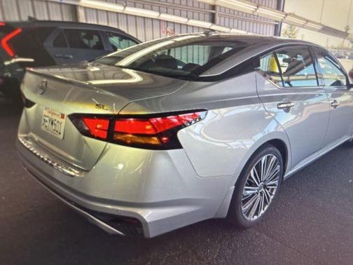 Brilliant Silver Metallic 2023 Nissan Altima 2.5 SL