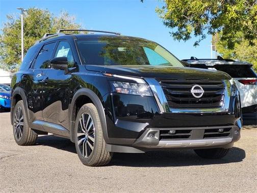 2025 Nissan Pathfinder Platinum 4WD