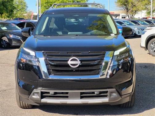 2025 Nissan Pathfinder Platinum 4WD