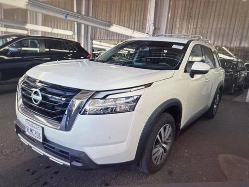 2024 Nissan Pathfinder SL FWD
