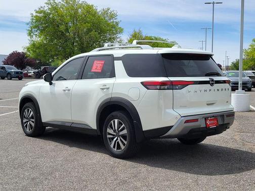 Pearl White Tricoat 2024 Nissan Pathfinder SL FWD