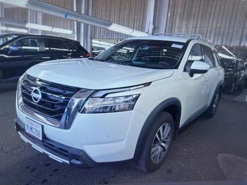 2024 Nissan Pathfinder SL FWD