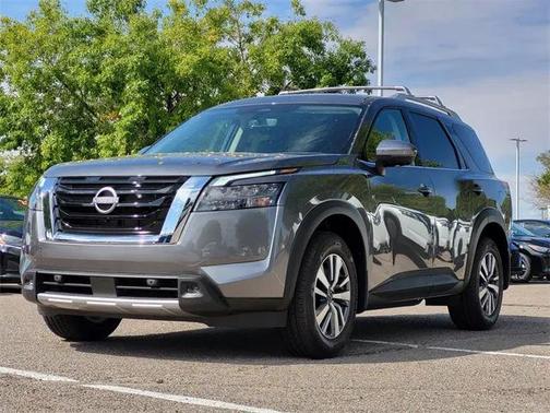 2025 Nissan Pathfinder SL 4WD