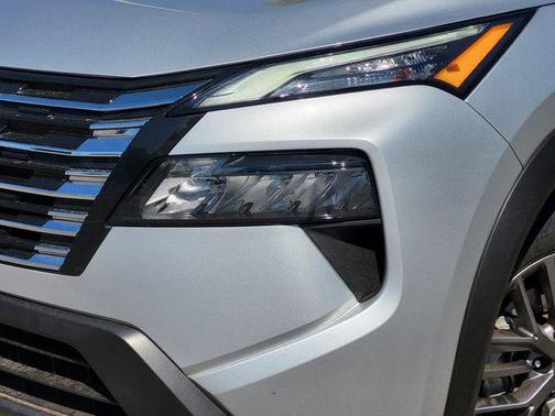 Brilliant Silver Metallic 2025 Nissan Rogue S